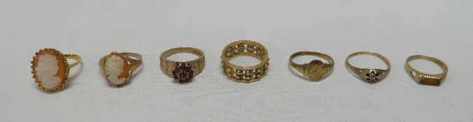 A PARCEL OF SEVEN GOLD / YELLOW METAL RINGS comprising four marked as 9ct and three unmarked