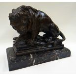 A CAST & PAINTED BRONZE SCULPTURE OF A LION KILLING A BOAR raised on a platform and applied to a