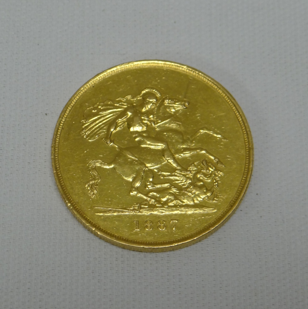A VICTORIAN 1887 GOLD FIVE POUND COIN, 40gms