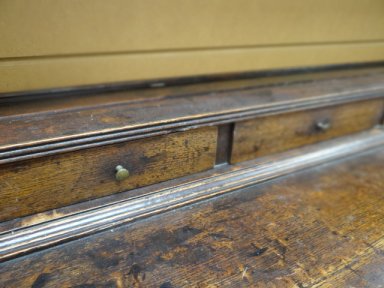 AN EARLY NINETEENTH CENTURY WELSH OAK DRESSER, the base with an arrangement of six drawers and - Image 18 of 18