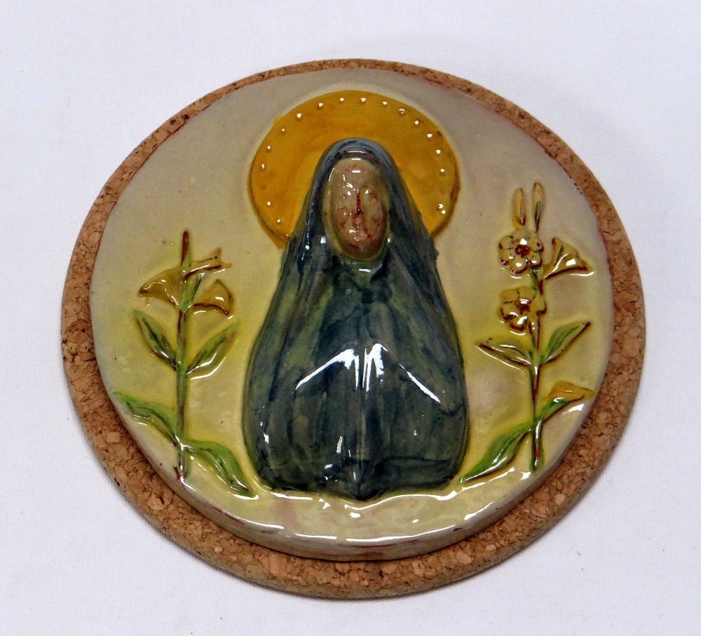 A WILLIAM FISHLEY HOLLAND STUDIO POTTERY RELIGIOUS PLAQUE in circular form with the Virgin Mary in