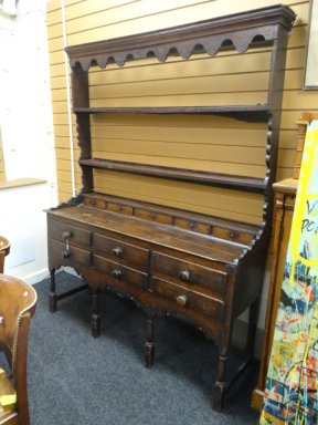 AN EARLY NINETEENTH CENTURY WELSH OAK DRESSER, the base with an arrangement of six drawers and - Image 4 of 18