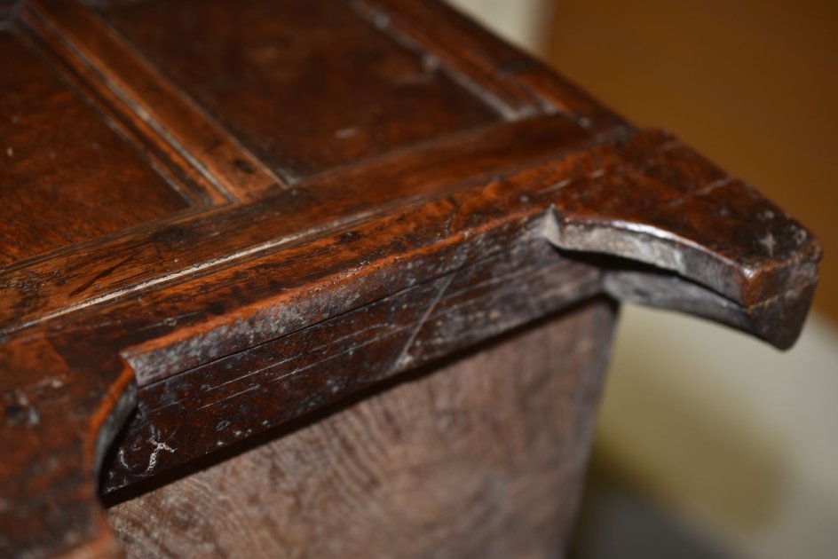 AN EIGHTEENTH CENTURY WELSH OAK COFFER-BACH of moulded panelled form with hinging lid above a single - Image 22 of 23