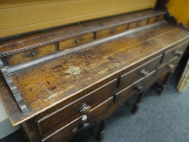 AN EARLY NINETEENTH CENTURY WELSH OAK DRESSER, the base with an arrangement of six drawers and - Image 9 of 18