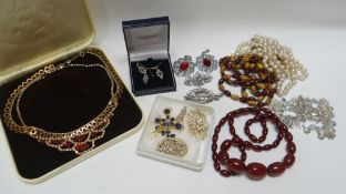 A PARCEL OF MIXED COSTUME JEWELLERY & BEADS etc