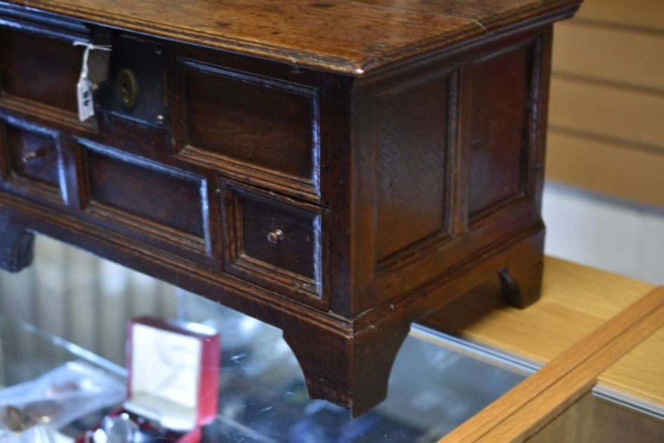 AN EIGHTEENTH CENTURY WELSH OAK COFFER-BACH of moulded panelled form with hinging lid above a single - Image 6 of 23