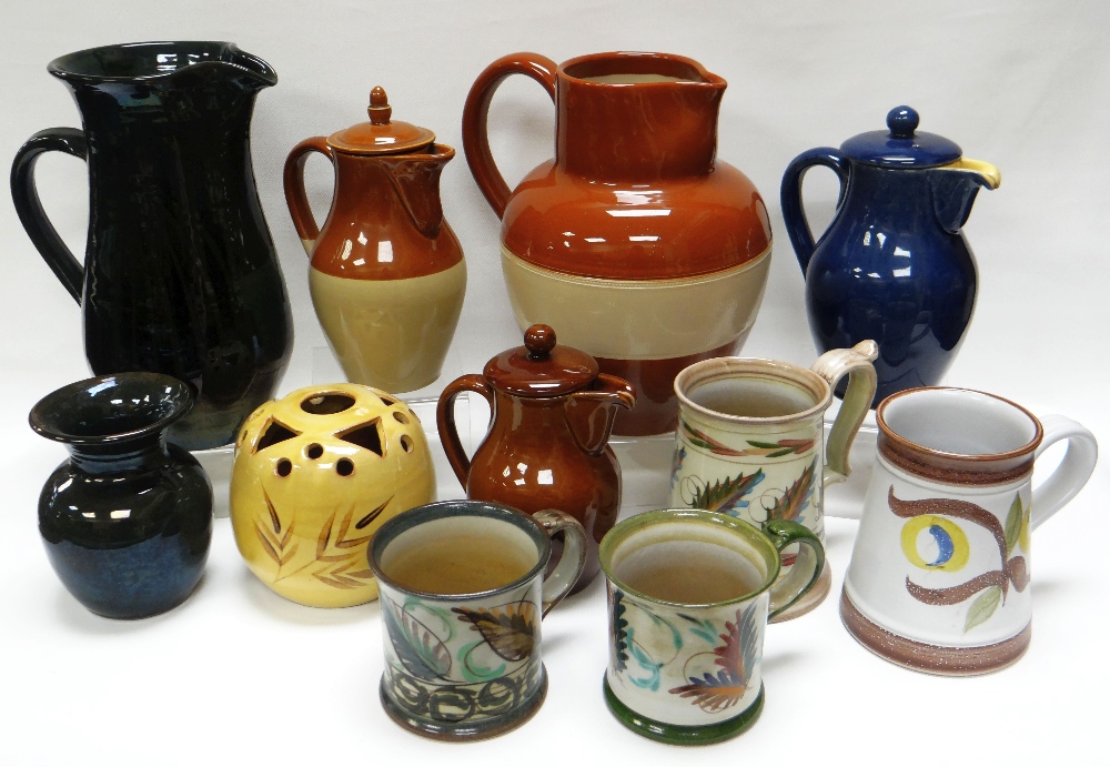 A PARCEL OF STONEWARE POTTERY including Denby mugs signed by Glyn Colledge, a Sheldon Pottery jug
