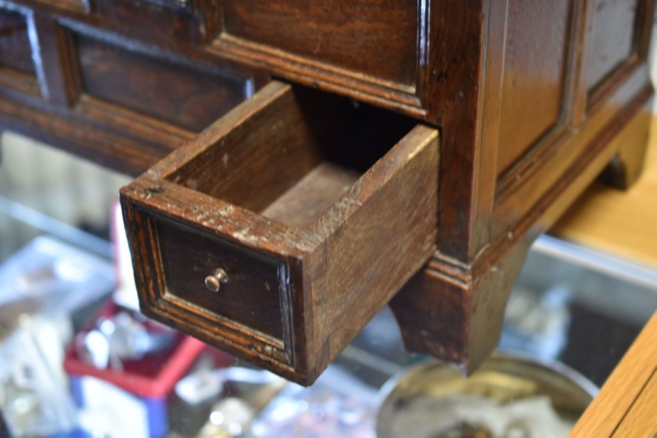 AN EIGHTEENTH CENTURY WELSH OAK COFFER-BACH of moulded panelled form with hinging lid above a single - Image 13 of 23