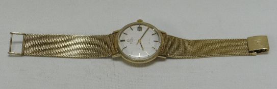 AN OMEGA DE VILLE AUTOMATIC WRISTWATCH, in 9ct yellow gold and having a silver-grey dial with date