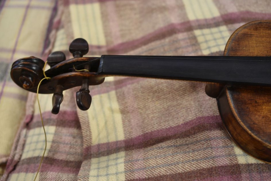 AN ANTIQUE VIOLIN, BOW & CASE Provenance: The Estate of Thomas Ifor Rees, the first British - Image 3 of 8