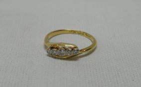 AN 18CT YELLOW GOLD & PLATINUM FIVE STONE DIAMOND RING, 2.4gms