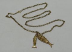 A 9CT YELLOW GOLD ARTICULATED FISH PENDANT & NECKLACE, 19.5gms