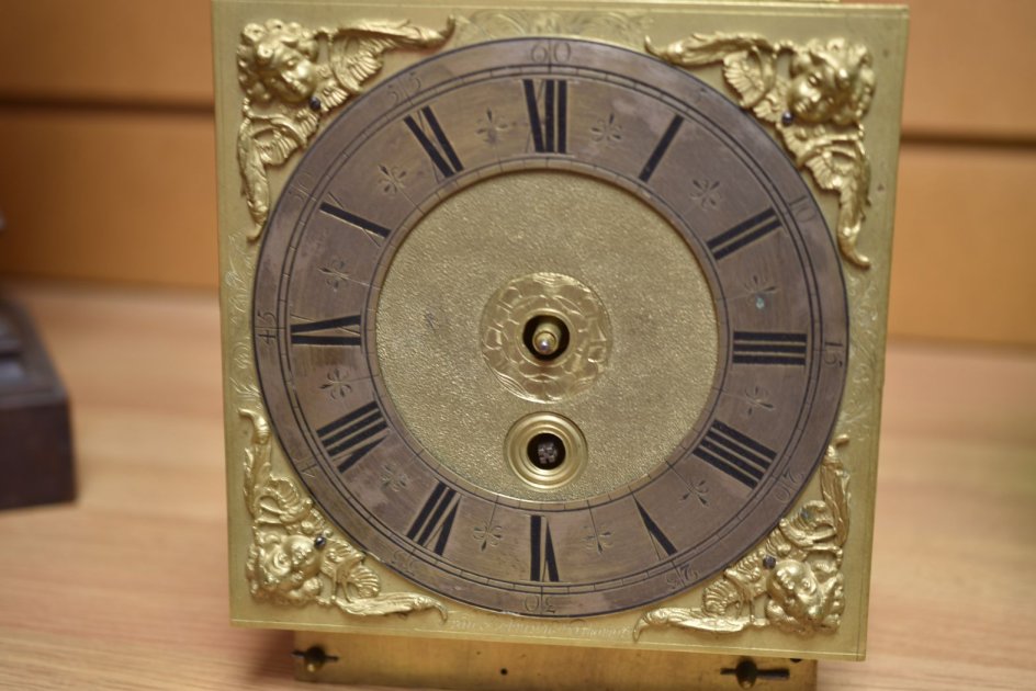 AN EARLY EIGHTEENTH CENTURY ENGLISH EBONISED BRACKET CLOCK BY FRANCIS ROBINSON, having an eight- - Image 10 of 18