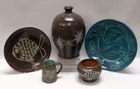 A WILLIAM FISHLEY HOLLAND STUDIO POTTERY MIXED GROUP OF FIVE including bottle vase, two dishes, bowl