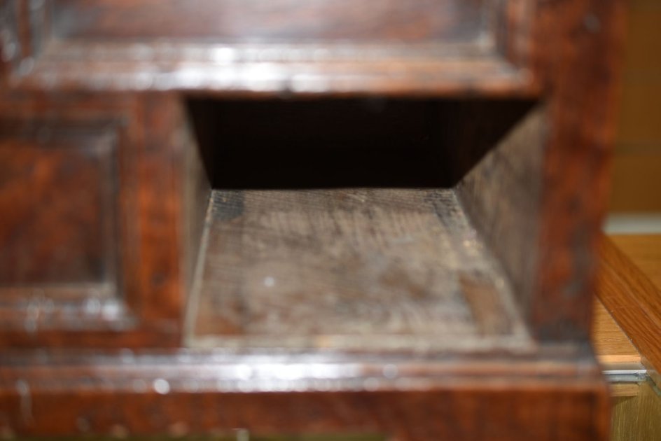 AN EIGHTEENTH CENTURY WELSH OAK COFFER-BACH of moulded panelled form with hinging lid above a single - Image 19 of 23