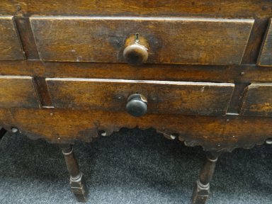 AN EARLY NINETEENTH CENTURY WELSH OAK DRESSER, the base with an arrangement of six drawers and - Image 14 of 18