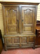 AN EARLY 19th CENTURY OAK TWO PIECE PRESS CUPBOARD, the upper section having two cupboards each with