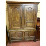 AN EARLY 19th CENTURY OAK TWO PIECE PRESS CUPBOARD, the upper section having two cupboards each with