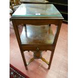 A GEORGIAN MAHOGANY NIGHT STAND, the square top with shaped apron over a central platform with