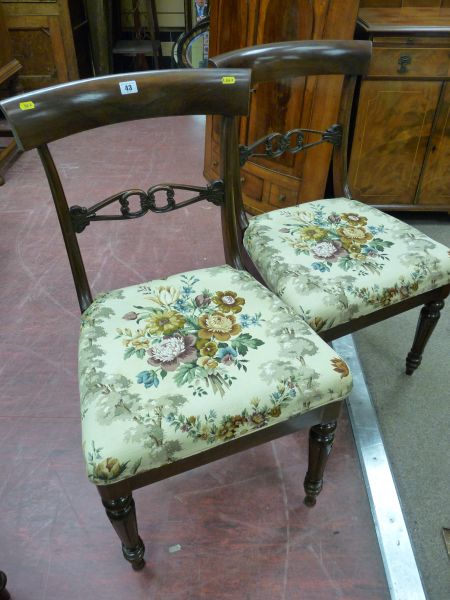 A PAIR OF REGENCY ROSEWOOD SIDE CHAIRS, the curved top rail over a pierced scroll central rail,