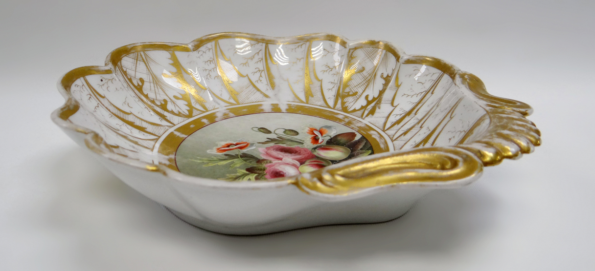 A SHELL SHAPED DISH of lobed form and with profuse gilding, the interior painted with a - Image 2 of 2