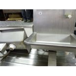 *A STAINLESS STEEL TEKNOMEK HYGIENOX KNEE OPERATED WASH HAND BASIN and a Syspal stainless steel knee