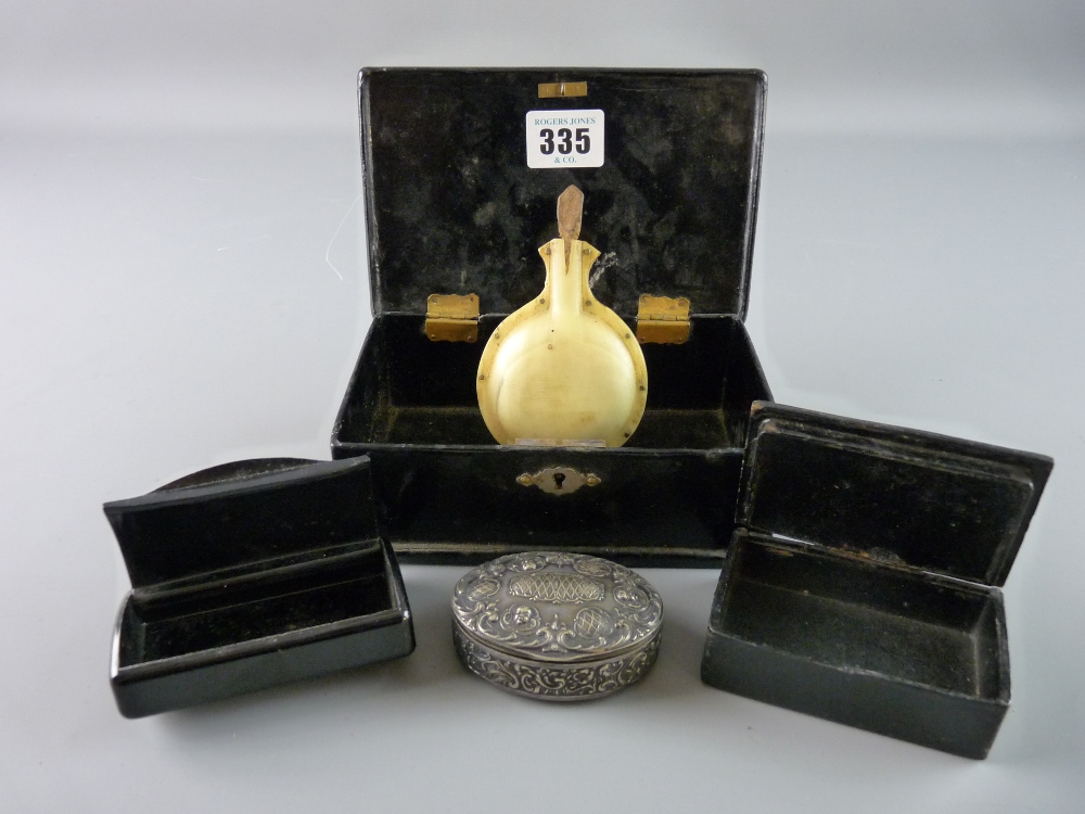 A COLLECTION OF FIVE VINTAGE BOXES to include an embossed white metal oval lidded pill box with gilt