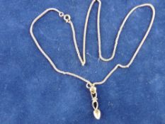 A NINE CARAT GOLD FINE LINK NECK CHAIN with lovespoon pendant, 4.2 grms