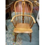 AN EARLY 19th CENTURY WINDSOR ARMCHAIR with double hoop and spindle splatback, shaped seat and
