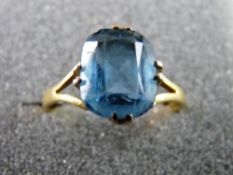 AN EIGHTEEN CARAT GOLD, POSSIBLY TWENTY TWO CARAT, DRESS RING with large oval aquamarine stone, 3.