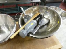 *A PARCEL OF APPROXIMATELY TEN STAINLESS STEEL CIRCULAR MIXING BOWLS, a stainless steel commercial