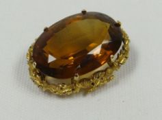 A SCOTTISH TOPAZ BROOCH in a 15ct yellow gold frame of thistles and leaves, 17.5gms