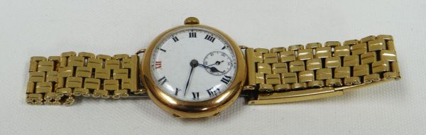 A GENT'S GOLD ENCASED WRISTWATCH in 9ct yellow gold with white enamel dial and non-matching rolled