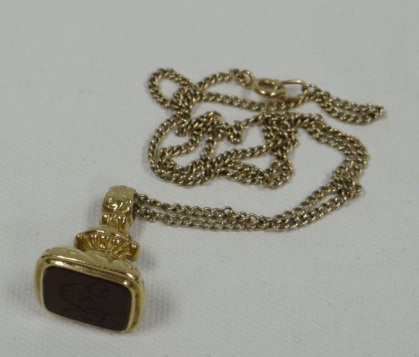 A CURB CHAIN & SEAL FOB in 9ct gold, 18.3gms gross