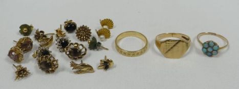 THREE GOLD RINGS & SUNDRY EARRINGS including an 18ct band ring, 3.22gms