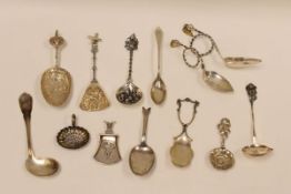 THIRTEEN VARIOUS CONTINENTAL SPOONS, 6.1ozs