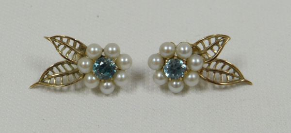 A PAIR OF PEARL & BLUE STONE EARRINGS of a floral arrangement with two openwork gold leaves in 9ct