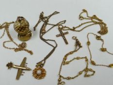 A PARCEL OF MIXED GOLD JEWELLERY including 9ct aeroplane charm, 15ct crucifix pendant etc, 18gms