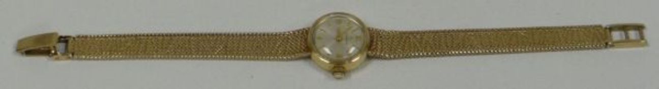 A 9CT YELLOW GOLD LADIES VINTAGE OMEGA WRISTWATCH with associated bracelet, 7.3gms