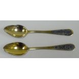 A PAIR OF SILVER GILT & NIELLO FLORAL DECORATED COFFEE SPOONS, 55gms