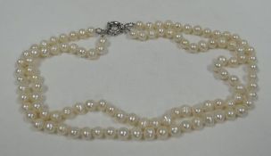 FRESHWATER CULTURED PEARLS with white metal clasp