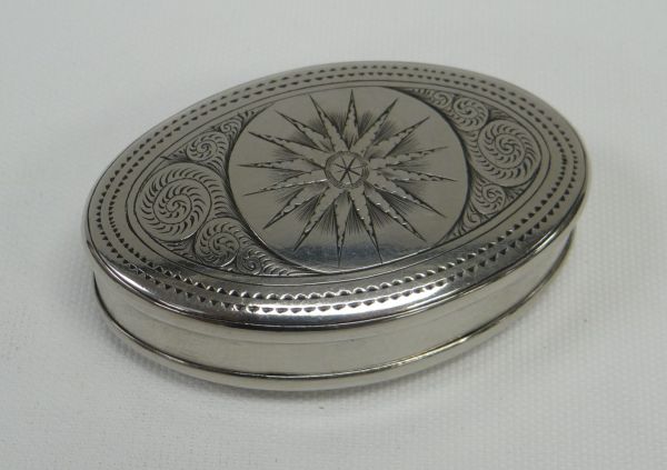 AN OVAL WHITE METAL TOBACCO BOX with hinged lid, the base and lid with sgraffito decoration and - Image 2 of 3
