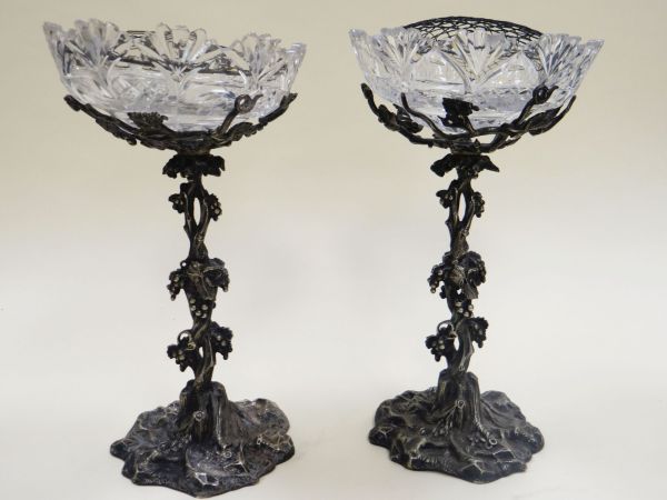 AN EPNS NATURALISTIC TABLE-CENTRE PIECE with six outward leaf-form dishes and a centre trumpet-top - Image 2 of 3