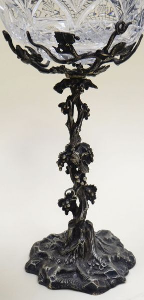 AN EPNS NATURALISTIC TABLE-CENTRE PIECE with six outward leaf-form dishes and a centre trumpet-top - Image 3 of 3