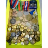 MEDALS - WWI & WWII MIXED MEDALS AND BUTTONS COLLECTION to include a 1914-1918 GV War medal marked