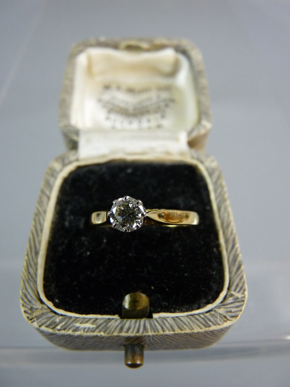 AN EIGHTEEN CARAT GOLD DIAMOND SOLITAIRE DRESS RING with brilliant cut claw set diamond, visual