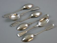 A SET OF SIX FIDDLE PATTERNED SILVER TEASPOONS, 4.2 troy ozs, London 1878