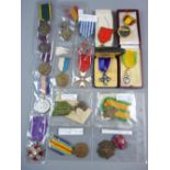 MEDALS - EUROPEAN AND ALLIED FORCES MIXED QUANTITY, WWI AND WWII including two Polish enamel