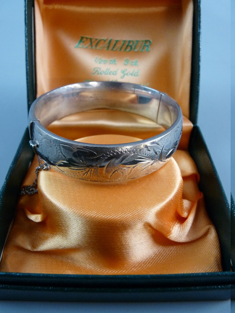 A SILVER HOLLOW HALF BRIGHT CUT BANGLE, 28 grms