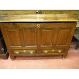 A LATE 18th/EARLY 19th CENTURY OAK DOWER CHEST having four front fielded panels with two base